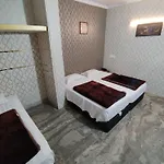 Hotel Classy - Nizamuddin Railway Station