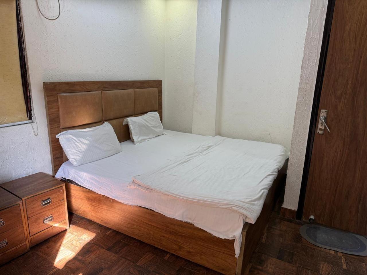 Hotel Classy - Nizamuddin Railway Station