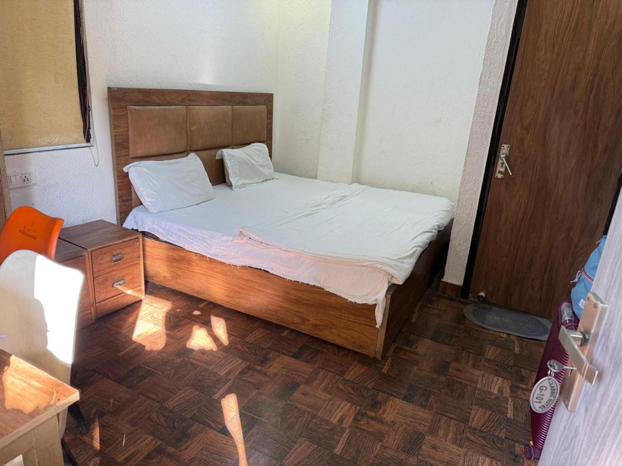 Hotel Classy - Nizamuddin Railway Station 3*