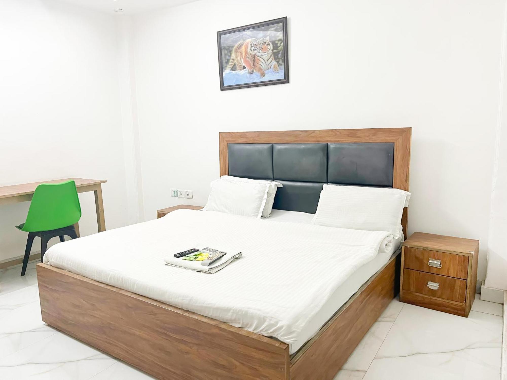 Hotel Classy - Nizamuddin Railway Station