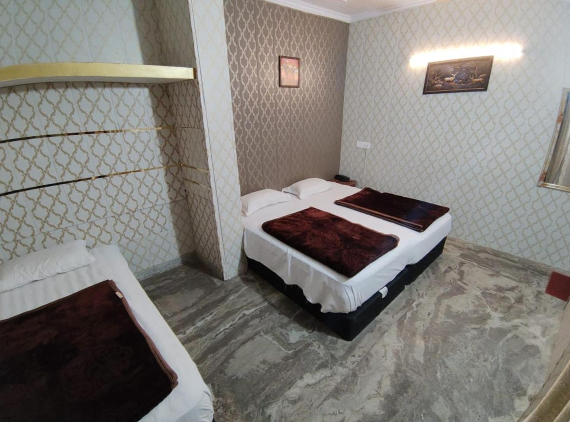 Hotel Classy - Nizamuddin Railway Station 3*