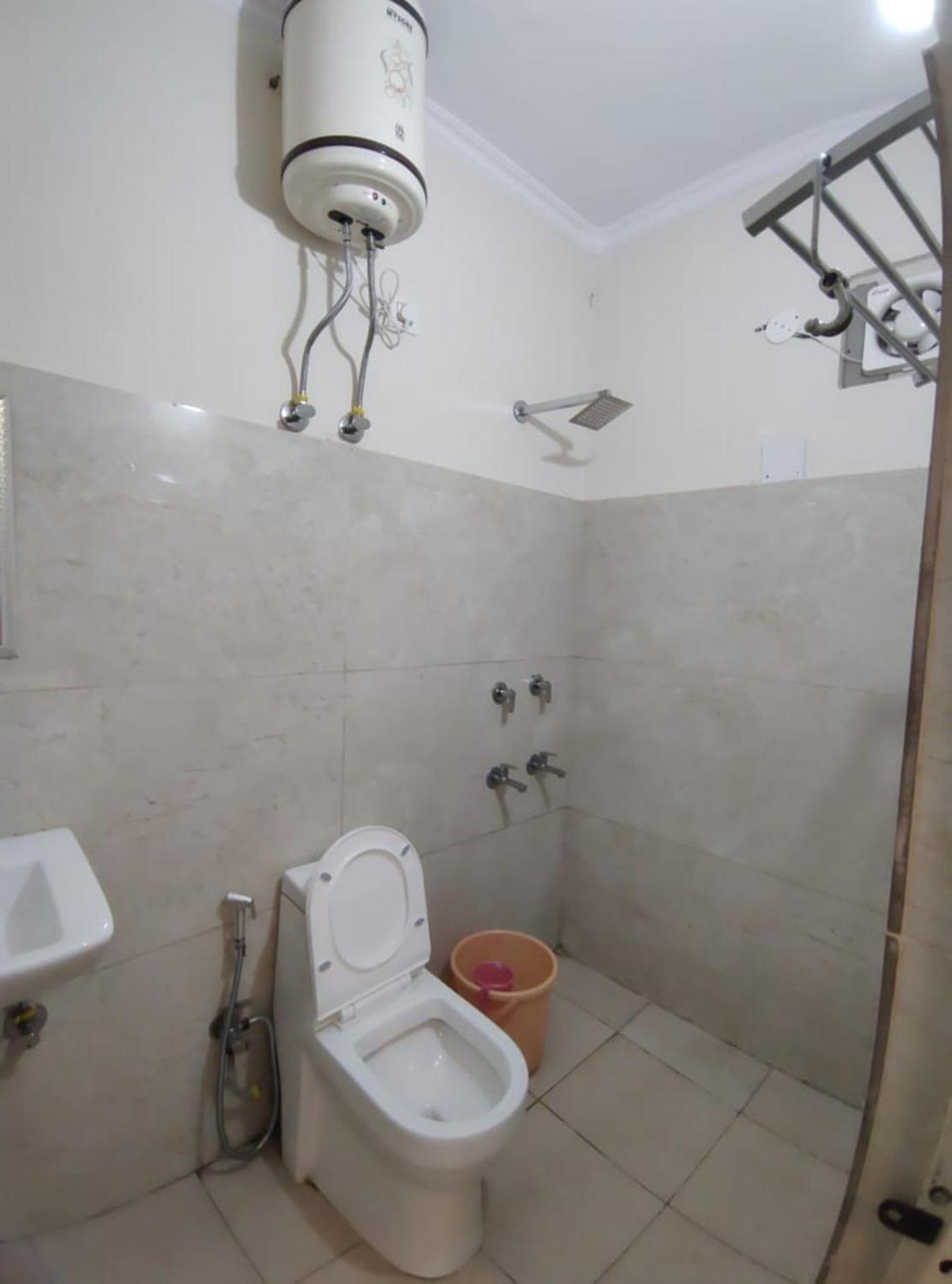 Hotel Classy - Nizamuddin Railway Station New Delhi