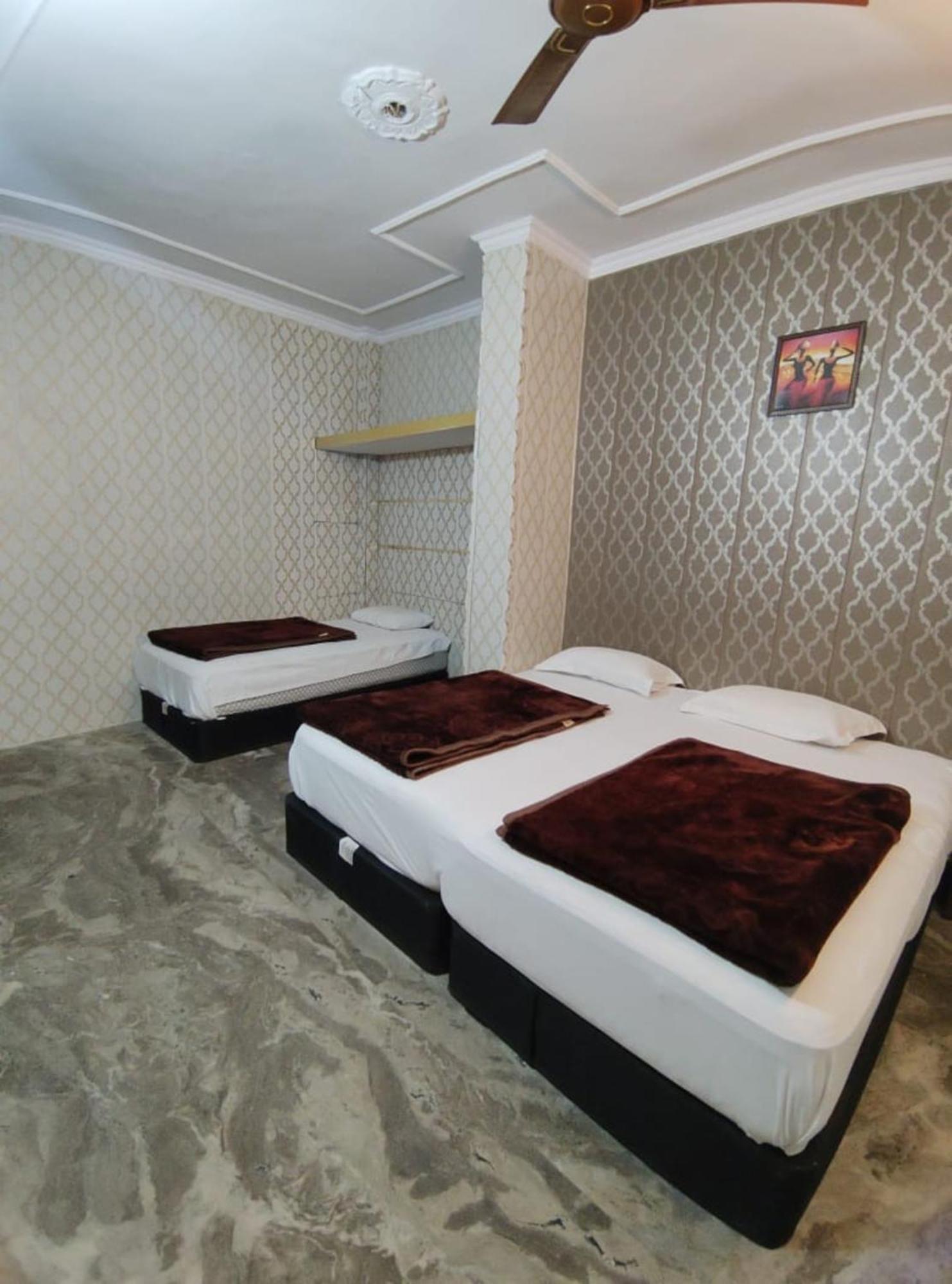 Hotel Classy - Nizamuddin Railway Station