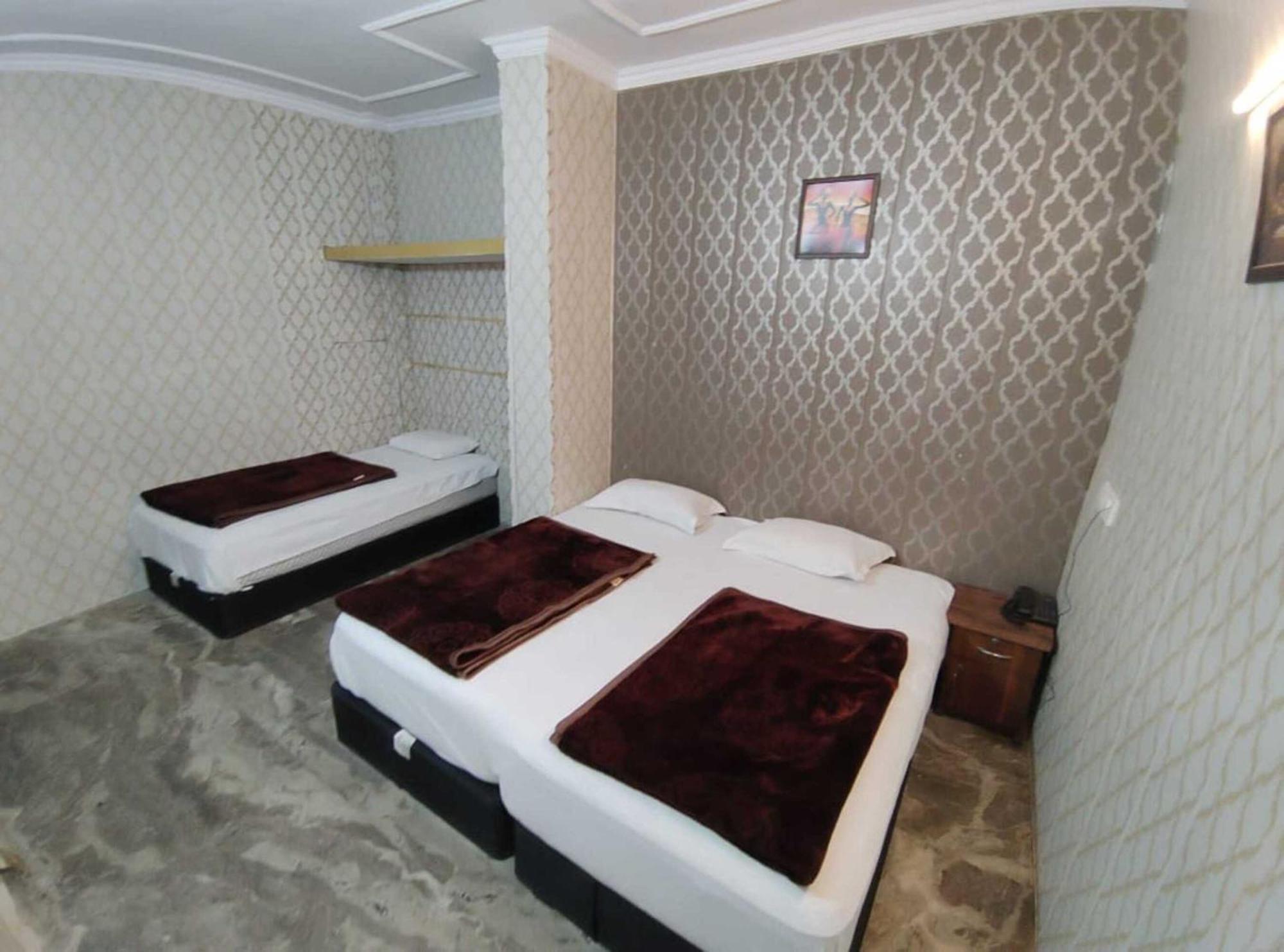 Classy - Nizamuddin Railway Station Hotel